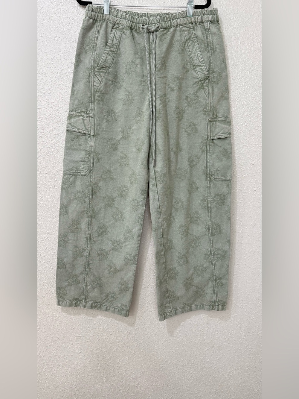 Pilcro Izzie Relaxed Full-Length Cargo Barrel Pants Size S NWOT - Picture 5 of 13